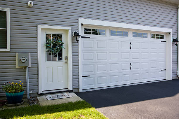 24/7 Emergency Garage Door Panel Replacement experts in Manchester, MI